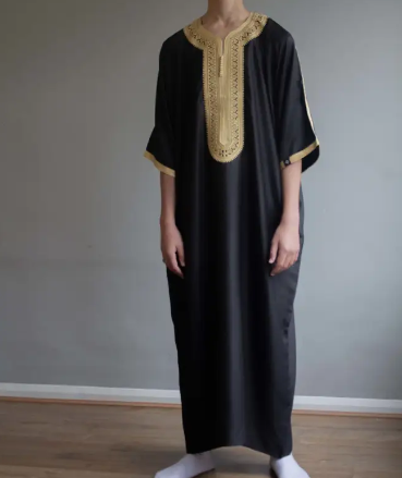 What Do Arabs Wear Under Thawb?