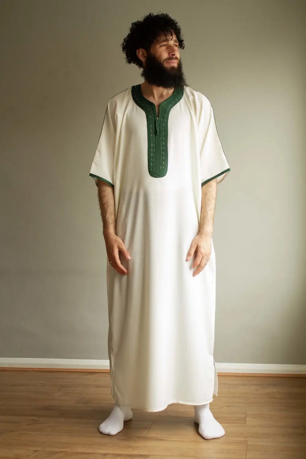 What to Wear Under Thobe? - newarabia