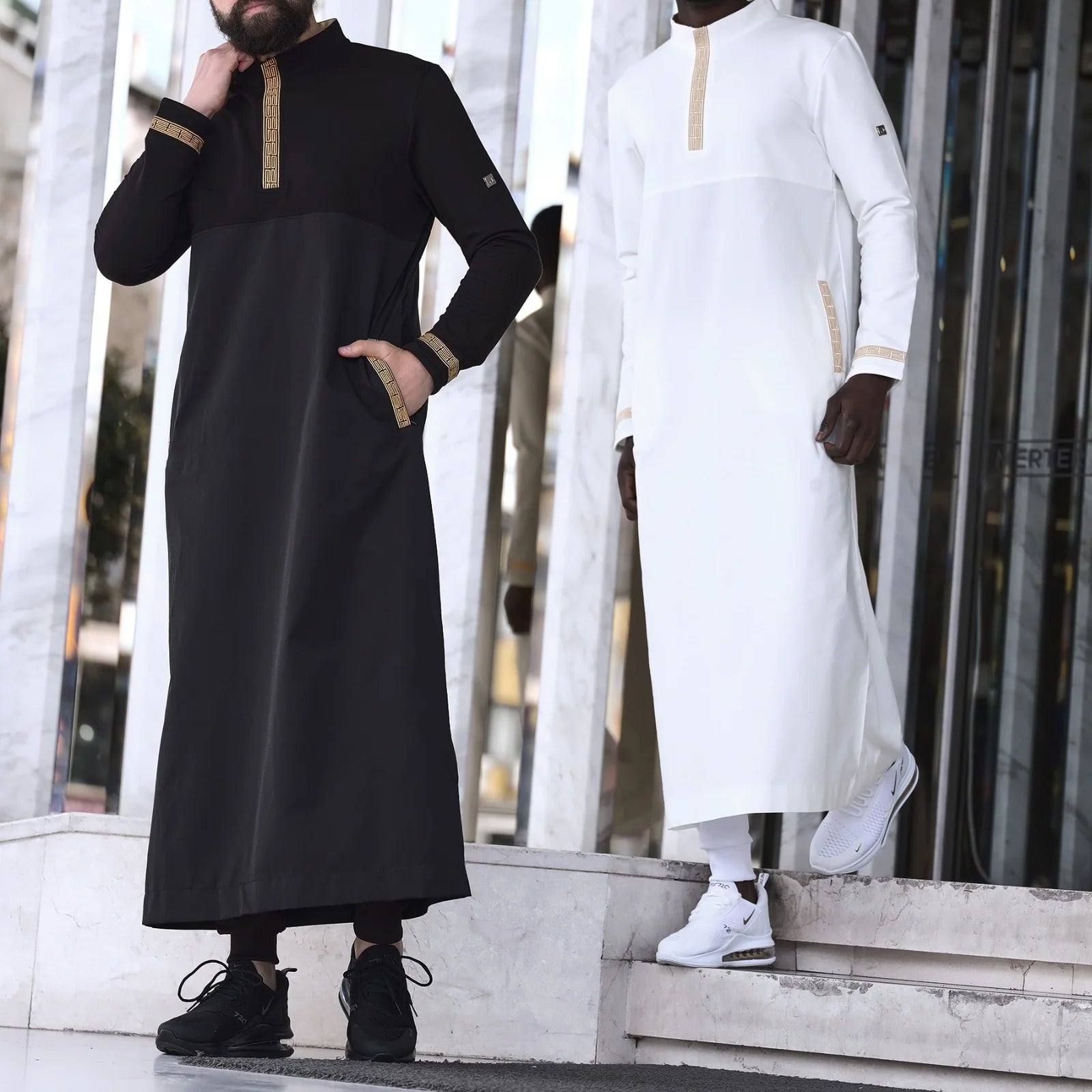 Black Thobes vs White Thobes