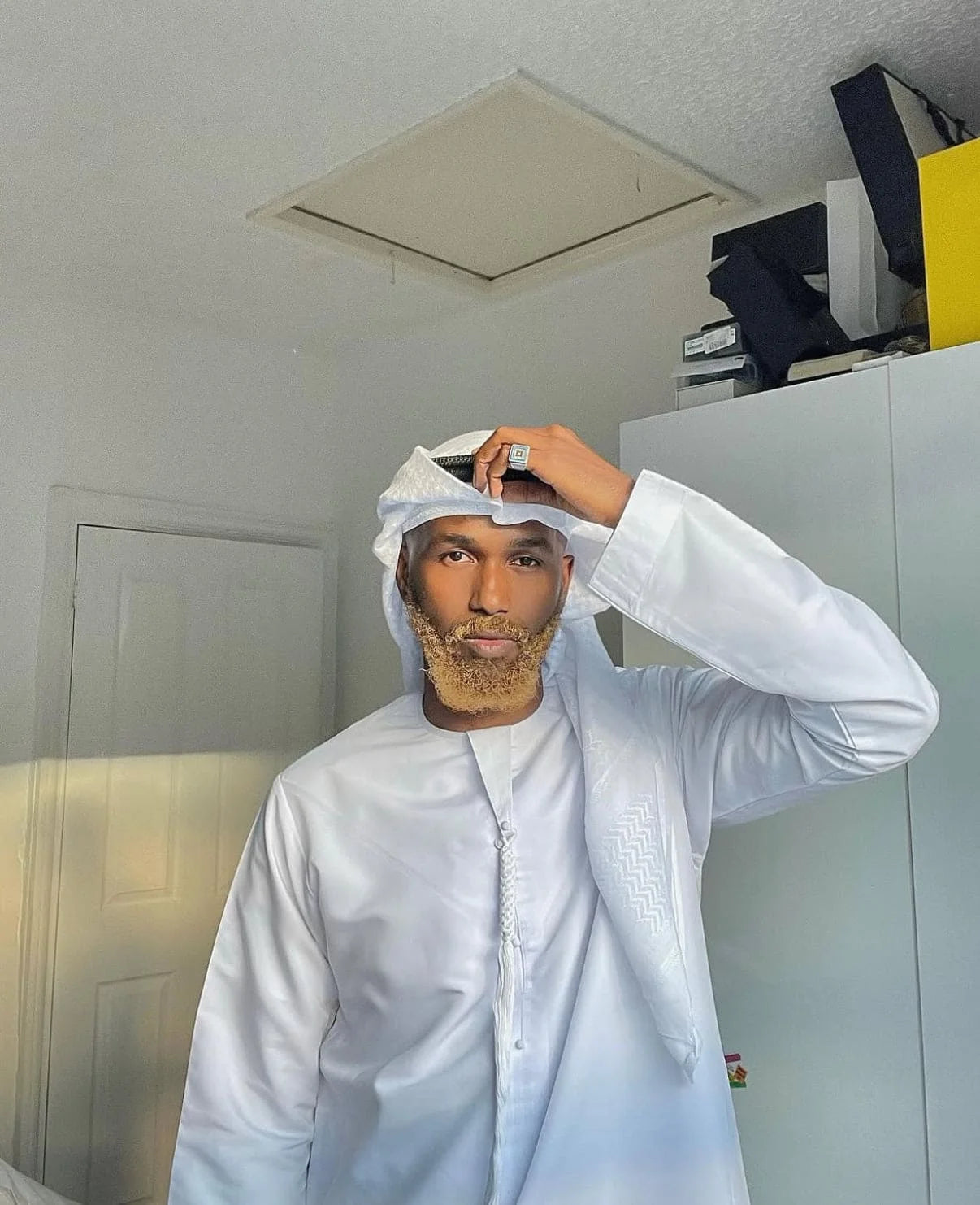 The Classic Emirati Thobes - Apparel & Accessories